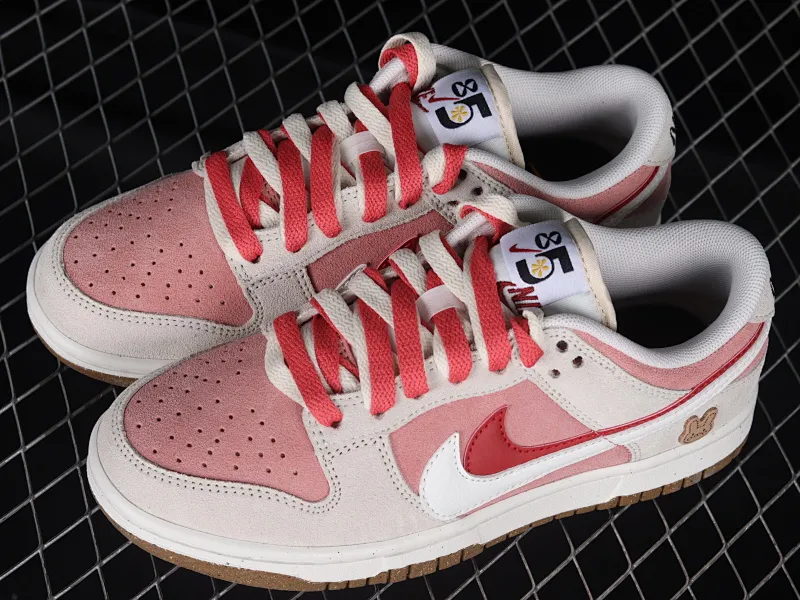 All Categories Nk SB Dunk Series Nk SB Dunk Low Low-top Sneakers Nk Dunk Low SE 2023 Year of the Rabbit Limited SB Smashed Backboard Fashion Casual Sneakers DO9457-117
